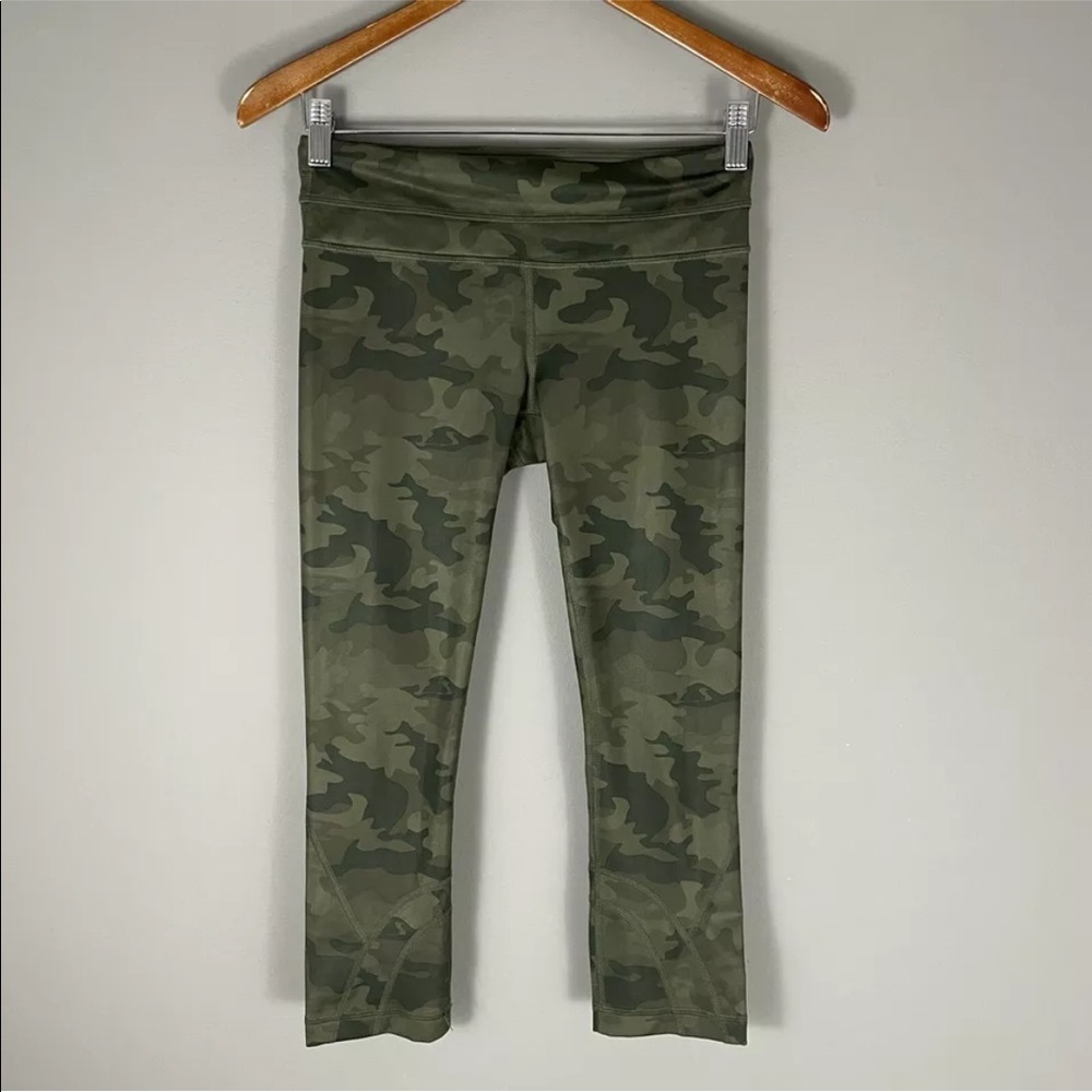 Lululemon Run Inspire Crop II  All Luxtreme Sz 4 Leggings Camouflage Green Camo